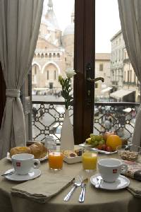 Xtrallusion offers characteristic Bed and Breakfast, B&B, Guest House, Hotel, Albergo and Country Lodge accommodation in Italy. Plus independent self-guided Walking, Adventure, Activity, Skiing and Paragliding Holiday itineraries on the Italian Rivieras, in the Italian Lakes, in the Italian Alps and in some of the most beautiful corners of Italy.